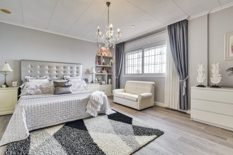 House for sale Santa Susanna, Barcelona, Spain 5 bedrooms, 295 sq.m. No. 93255 - photo 25