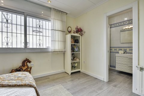 House for sale Santa Susanna, Barcelona, Spain 5 bedrooms, 295 sq.m. No. 93255 - photo 13