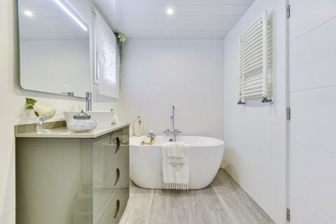 House for sale Santa Susanna, Barcelona, Spain 5 bedrooms, 295 sq.m. No. 93255 - photo 11