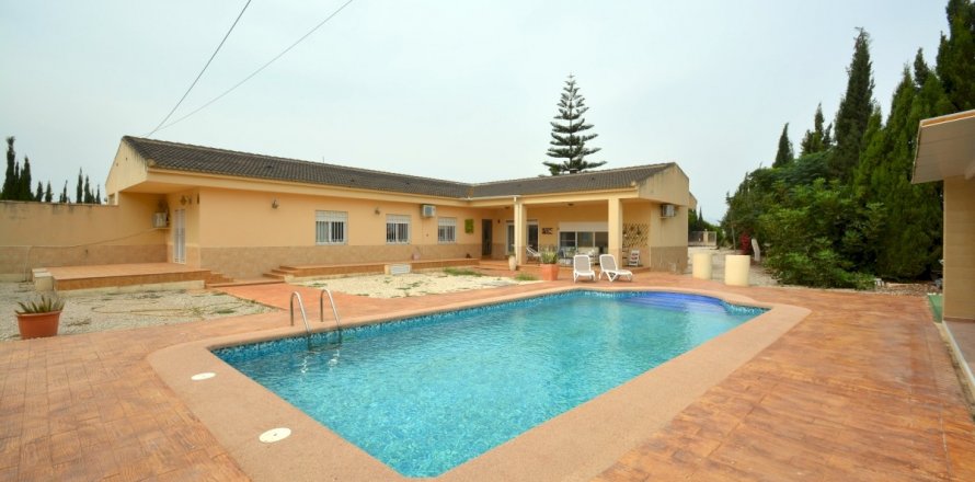 Finca Almoradi, Alicante, Spain 4 bedrooms, 267 sq.m. No. 115338