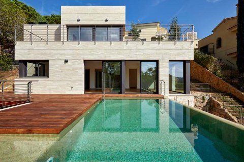 Talo myytävänä Lloret de Mar, Girona, Espanja, 4 makuuhuonetta, 331 m2 No. 22813 - kuva 2