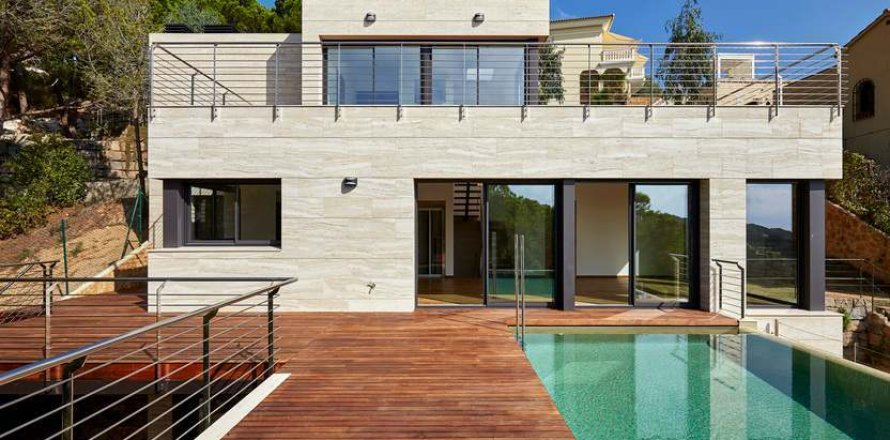 Talo Lloret de Mar, Girona, Espanja 4 makuuhuonetta, 331 m2 No. 22813