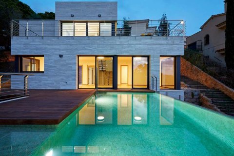 Talo myytävänä Lloret de Mar, Girona, Espanja, 4 makuuhuonetta, 331 m2 No. 22813 - kuva 5