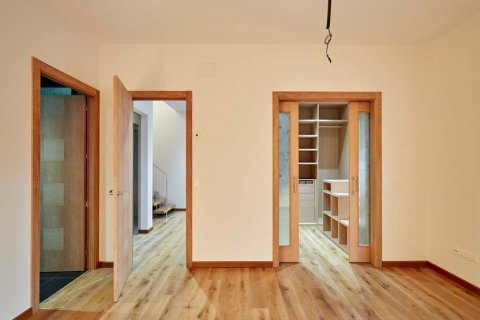 Talo myytävänä Lloret de Mar, Girona, Espanja, 4 makuuhuonetta, 331 m2 No. 22813 - kuva 24