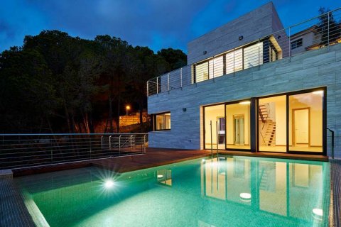 Talo myytävänä Lloret de Mar, Girona, Espanja, 4 makuuhuonetta, 331 m2 No. 22813 - kuva 4