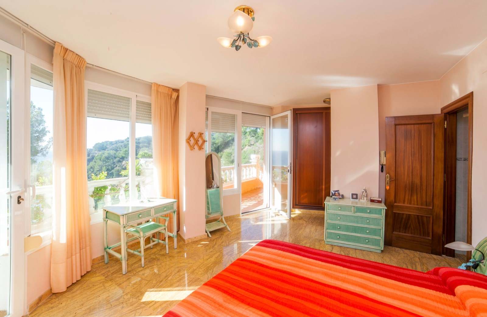 Casa a Lloret de Mar, Girona, Spagna 5 camere da letto, 420 mq. N° 22796