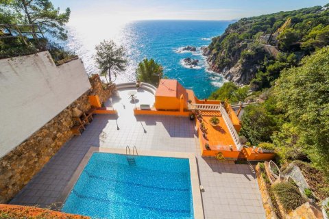 Talo myytävänä Lloret de Mar, Girona, Espanja, 5 makuuhuonetta, 420 m2 No. 22796 - kuva 1
