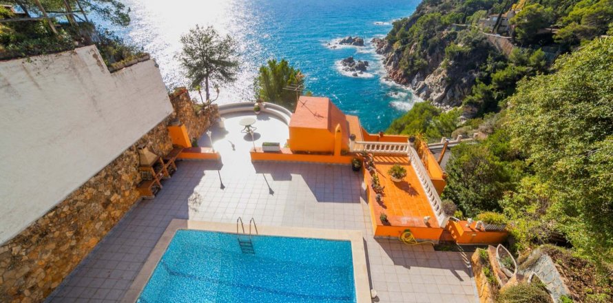 Talo Lloret de Mar, Girona, Espanja 5 makuuhuonetta, 420 m2 No. 22796