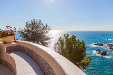 Talo myytävänä Lloret de Mar, Girona, Espanja, 5 makuuhuonetta, 420 m2 No. 22796 - kuva 20