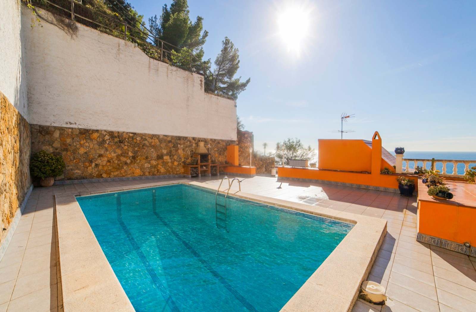 Casa a Lloret de Mar, Girona, Spagna 5 camere da letto, 420 mq. N° 22796