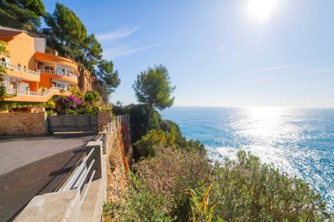 Talo myytävänä Lloret de Mar, Girona, Espanja, 5 makuuhuonetta, 420 m2 No. 22796 - kuva 23