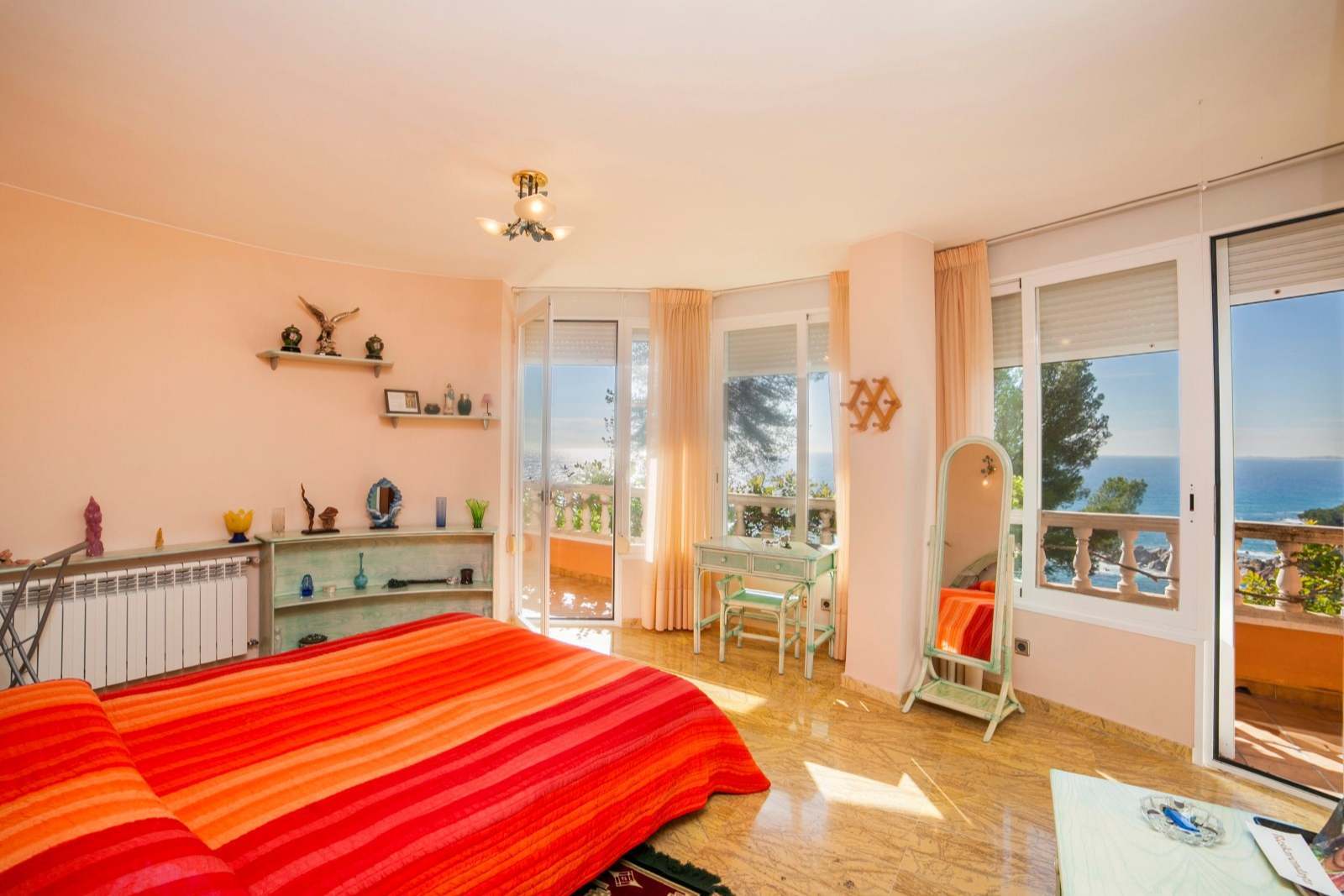 Casa a Lloret de Mar, Girona, Spagna 5 camere da letto, 420 mq. N° 22796