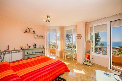 Talo myytävänä Lloret de Mar, Girona, Espanja, 5 makuuhuonetta, 420 m2 No. 22796 - kuva 12