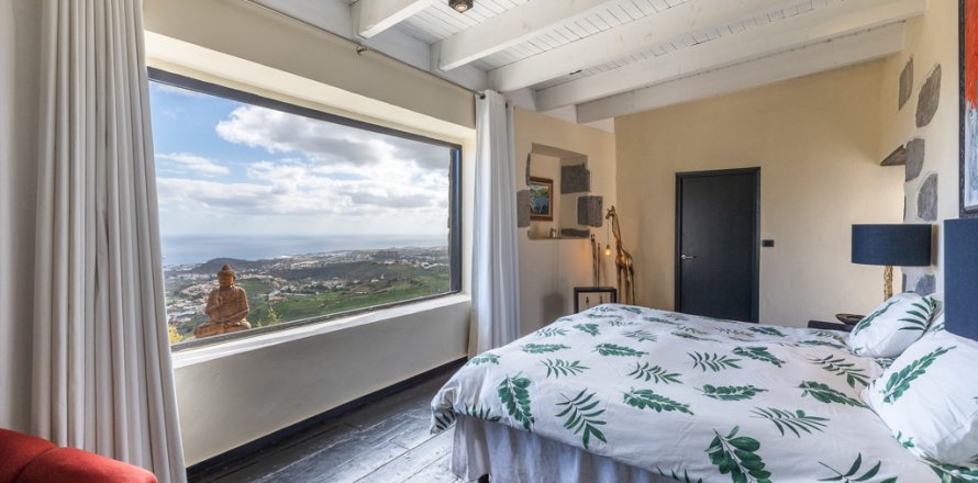 Villa Las Palmas De Gran Canaria, Gran Canaria, Spain 3 bedrooms, 310 sq.m. No. 102277