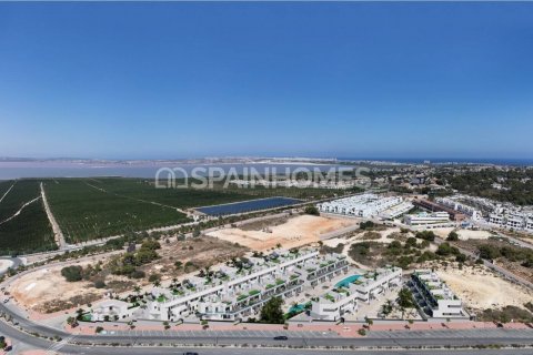 Takvåning till salu Torrevieja, Alicante, Spanien 2 sovrum, 77 kvm. Nr. 82298 - foto 3