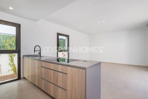 Villa till salu i Los Alcazares, Murcia, Spanien 3 sovrum, 142 kvm. Nr. 83667 - foto 14