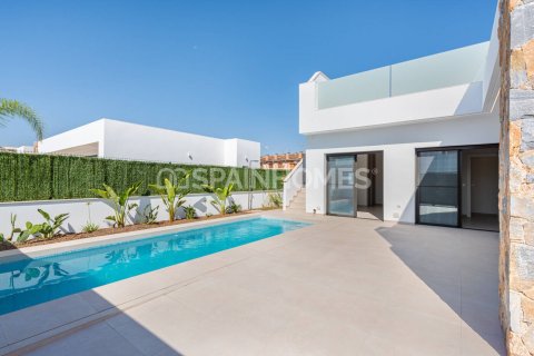 Villa till salu i Los Alcazares, Murcia, Spanien 3 sovrum, 142 kvm. Nr. 83667 - foto 2