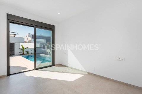 Villa till salu i Los Alcazares, Murcia, Spanien 3 sovrum, 142 kvm. Nr. 83667 - foto 24