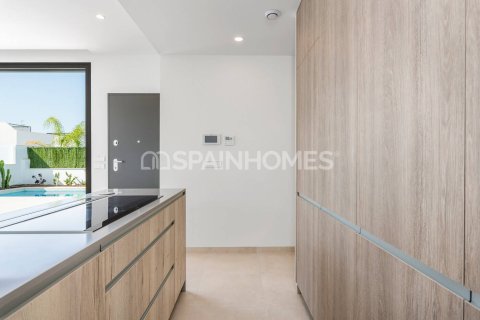 Villa till salu i Los Alcazares, Murcia, Spanien 3 sovrum, 142 kvm. Nr. 83667 - foto 16