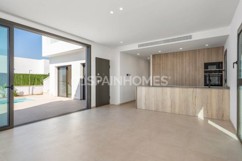 Villa till salu i Los Alcazares, Murcia, Spanien 3 sovrum, 142 kvm. Nr. 83667 - foto 19