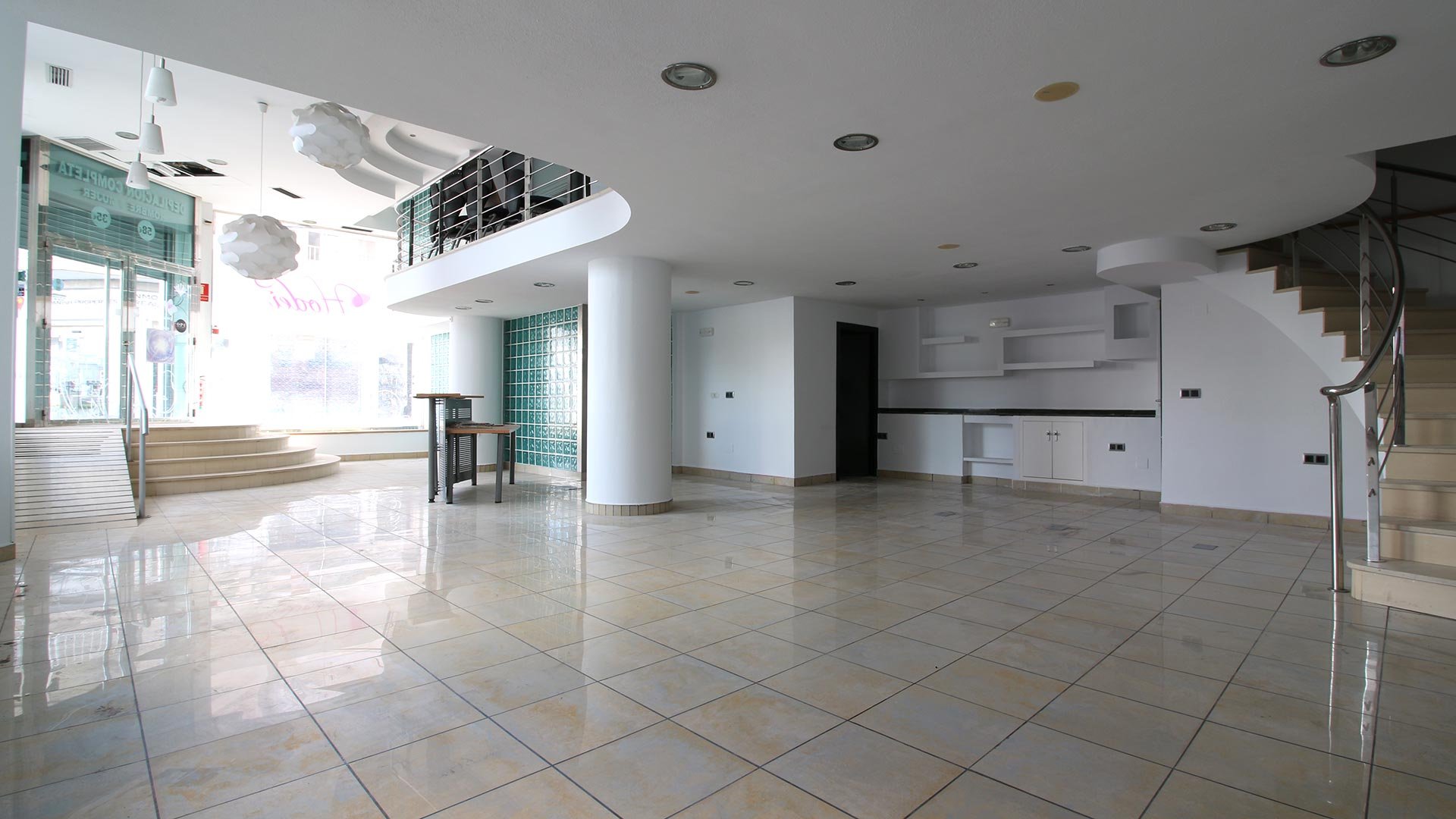Propiedad comercial en Torrevieja, Alicante, España 220 m2 No. 101528