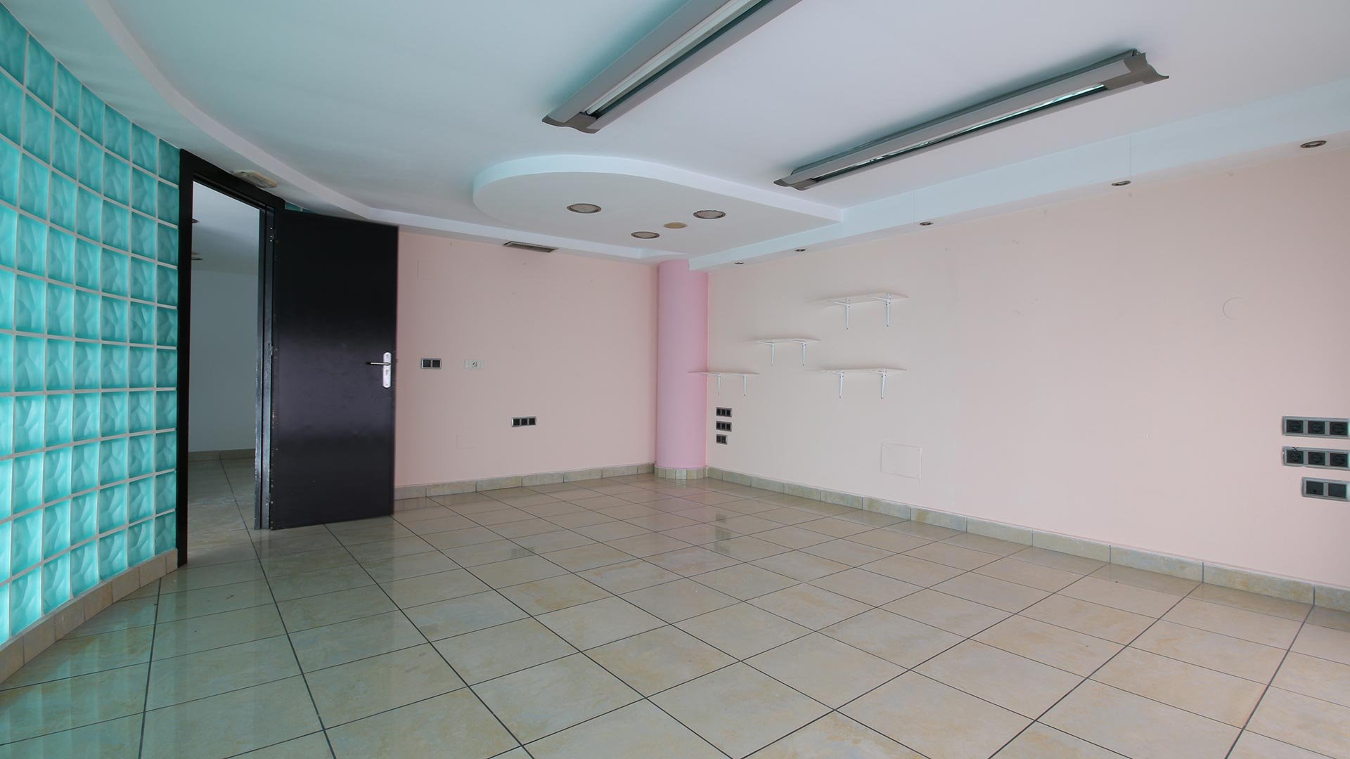 Propiedad comercial en Torrevieja, Alicante, España 220 m2 No. 101528