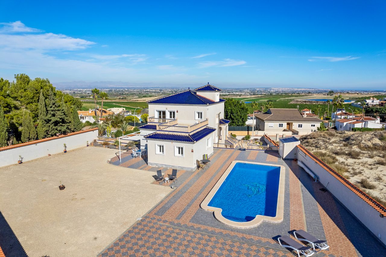 Villa en Almoradí, Alicante, España 4 dormitorios, 380 m2 No. 91738