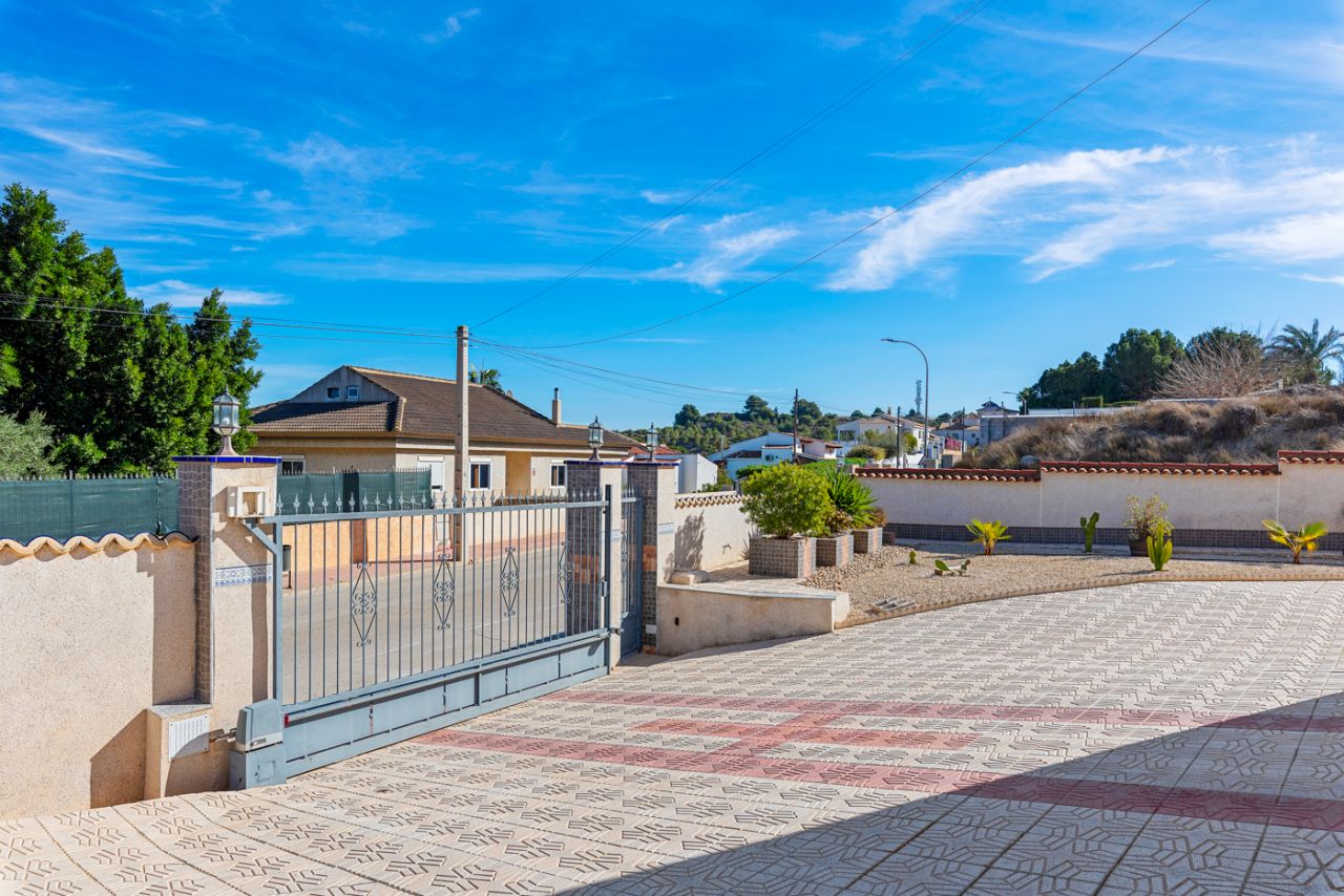 Villa en Almoradí, Alicante, España 4 dormitorios, 380 m2 No. 91738