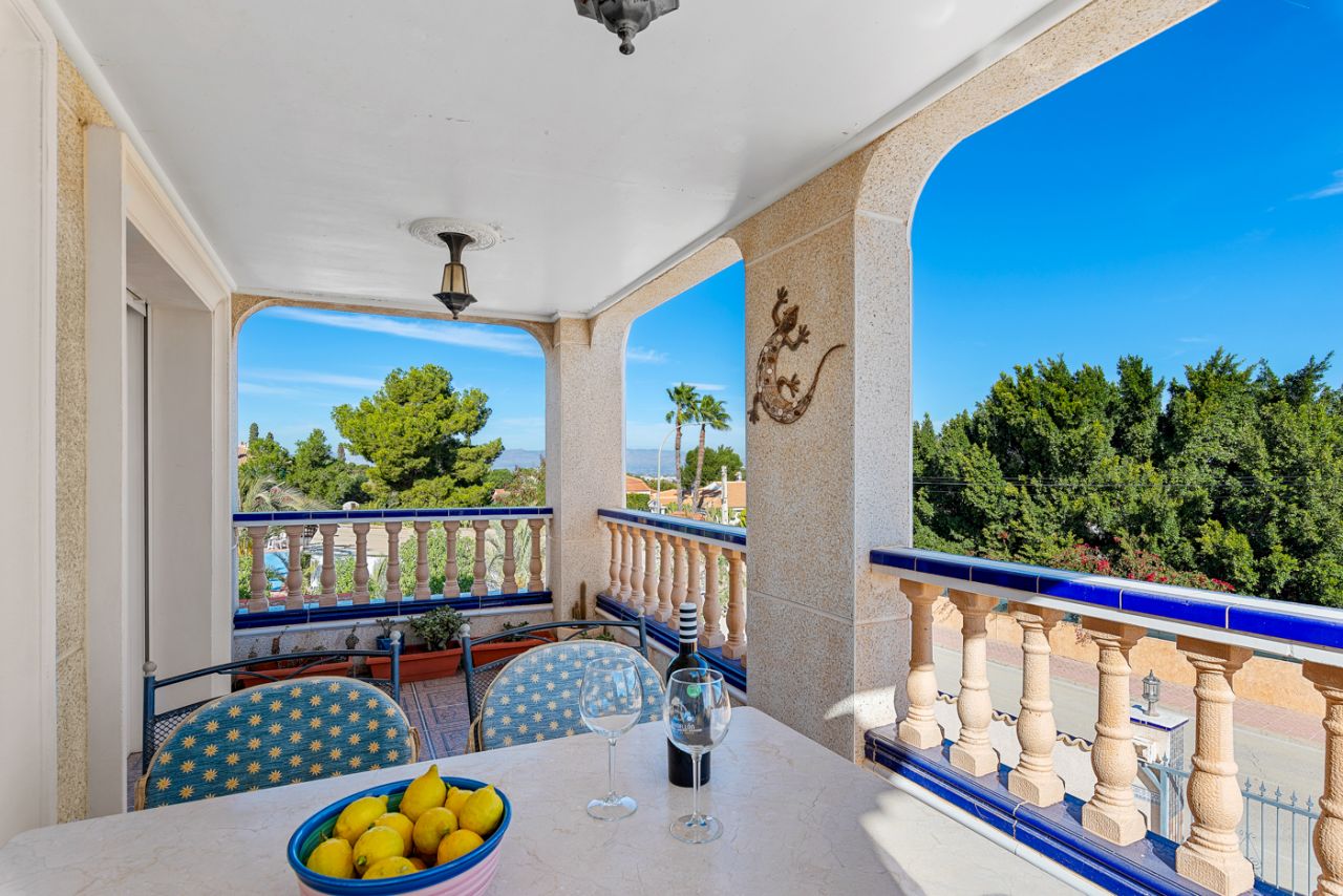 Villa en Almoradí, Alicante, España 4 dormitorios, 380 m2 No. 91738