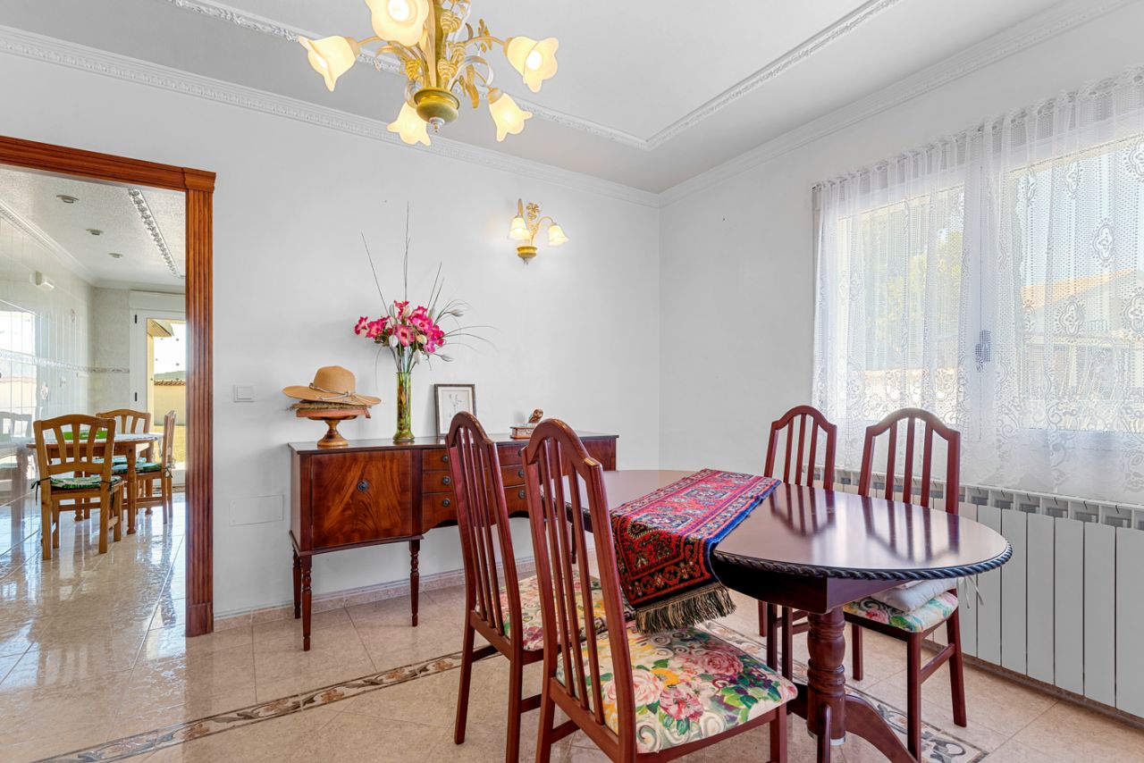 Villa en Almoradí, Alicante, España 4 dormitorios, 380 m2 No. 91738