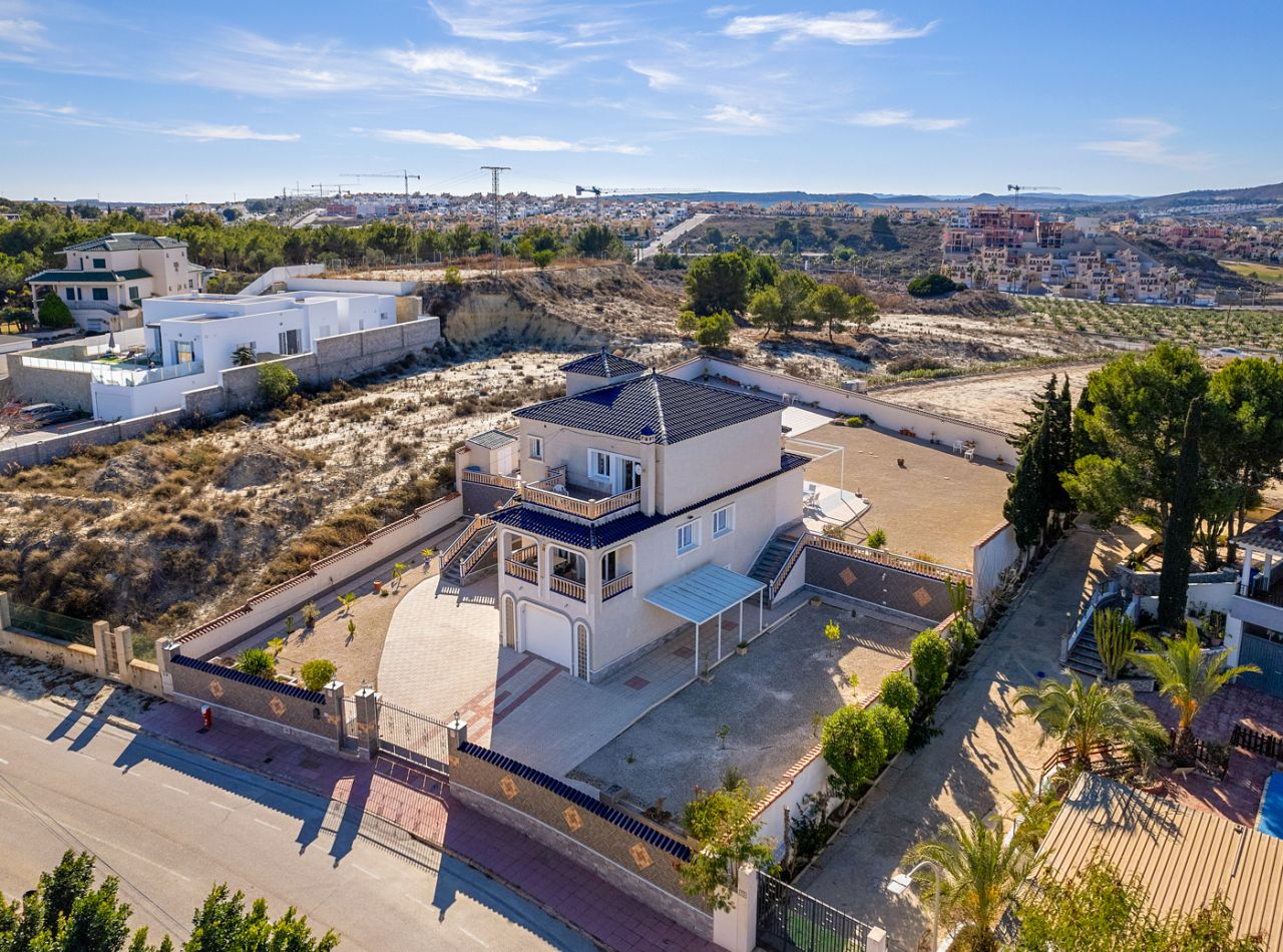 Villa en Almoradí, Alicante, España 4 dormitorios, 380 m2 No. 91738