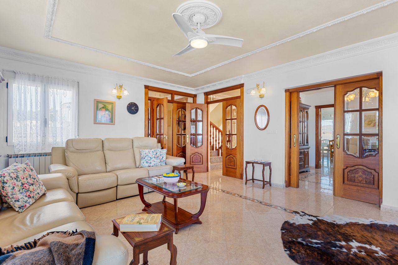 Villa en Almoradí, Alicante, España 4 dormitorios, 380 m2 No. 91738