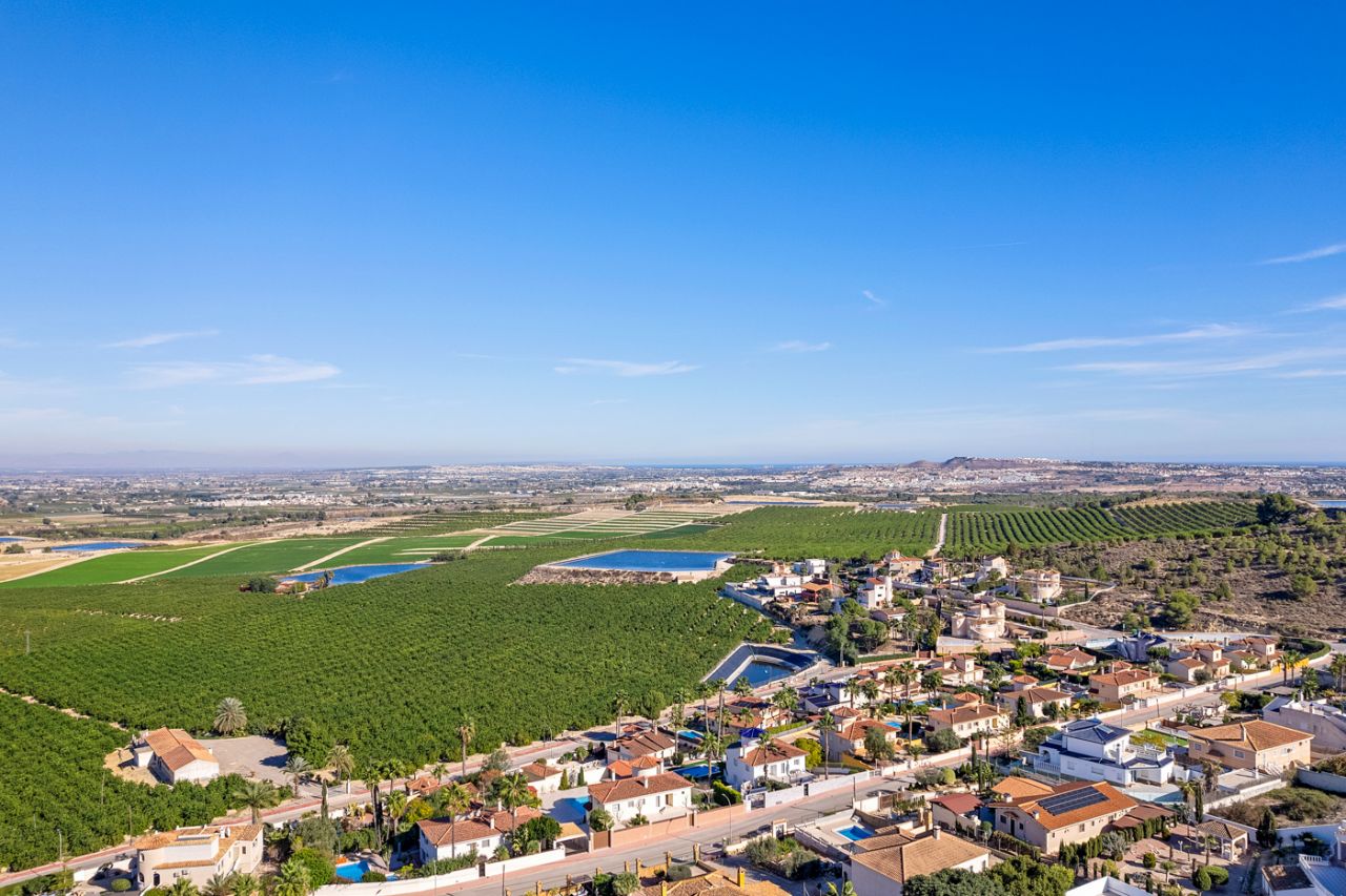 Villa en Almoradí, Alicante, España 4 dormitorios, 380 m2 No. 91738