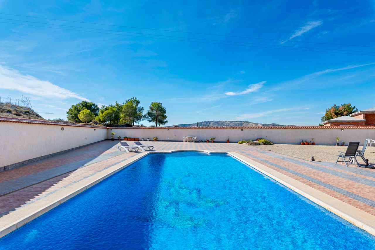 Villa en Almoradí, Alicante, España 4 dormitorios, 380 m2 No. 91738