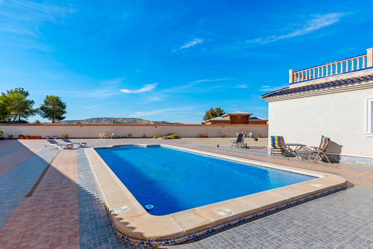Villa en Almoradí, Alicante, España 4 dormitorios, 380 m2 No. 91738
