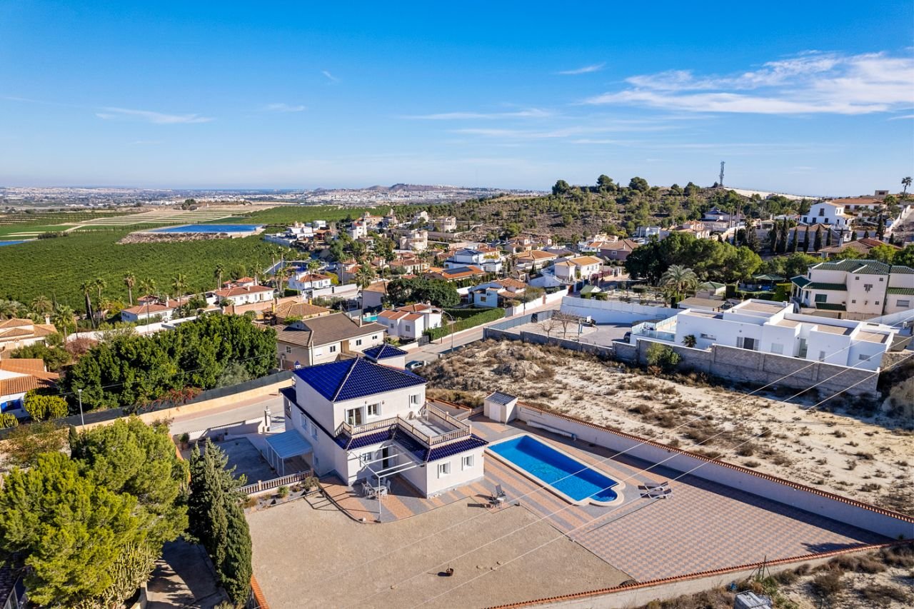 Villa en Almoradí, Alicante, España 4 dormitorios, 380 m2 No. 91738