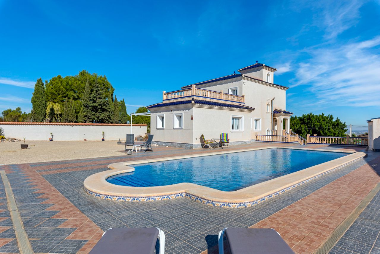 Villa en Almoradí, Alicante, España 4 dormitorios, 380 m2 No. 91738