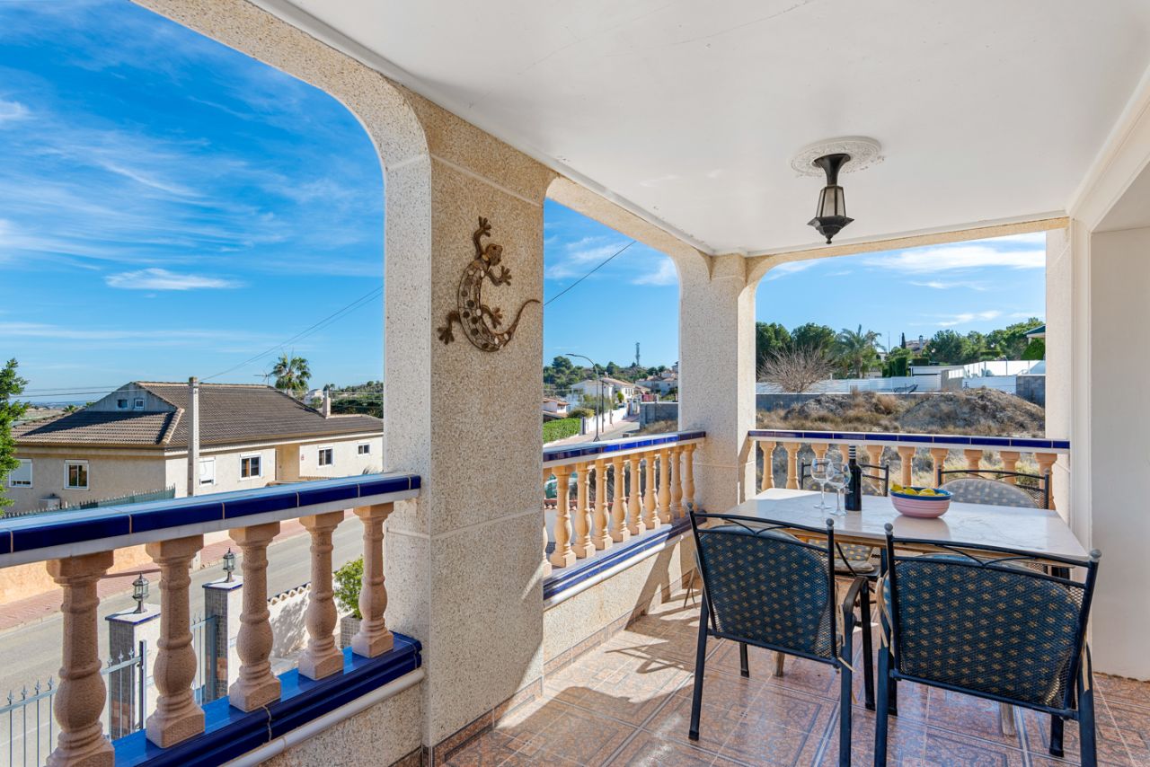 Villa en Almoradí, Alicante, España 4 dormitorios, 380 m2 No. 91738