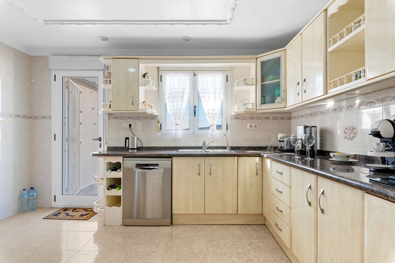 Villa en Almoradí, Alicante, España 4 dormitorios, 380 m2 No. 91738
