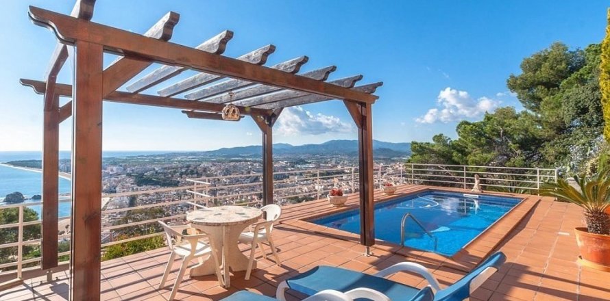 House Blanes, Girona, Spain 4 bedrooms, 150 sq.m. No. 22493