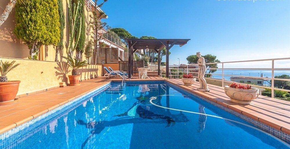 Hus i Blanes, Girona, Spanien 4 sovrum, 150 kvm. Nr. 22493