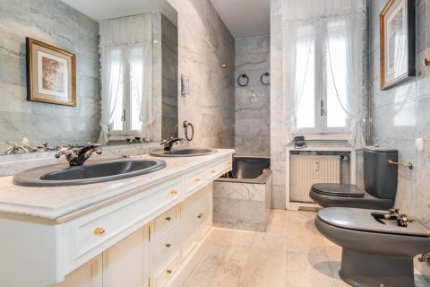 Appartamento in vendita Madrid, Spagna 5 camere da letto, 304 mq. N° 107786 - foto 25
