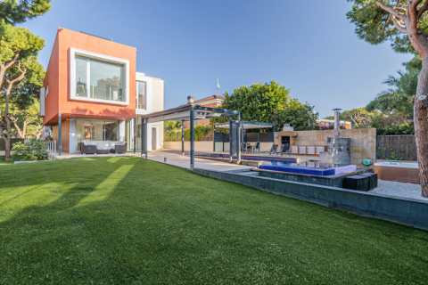 Hus till salu Gava, Barcelona, Spanien 6 sovrum, 450 kvm. Nr. 22988 - foto 1