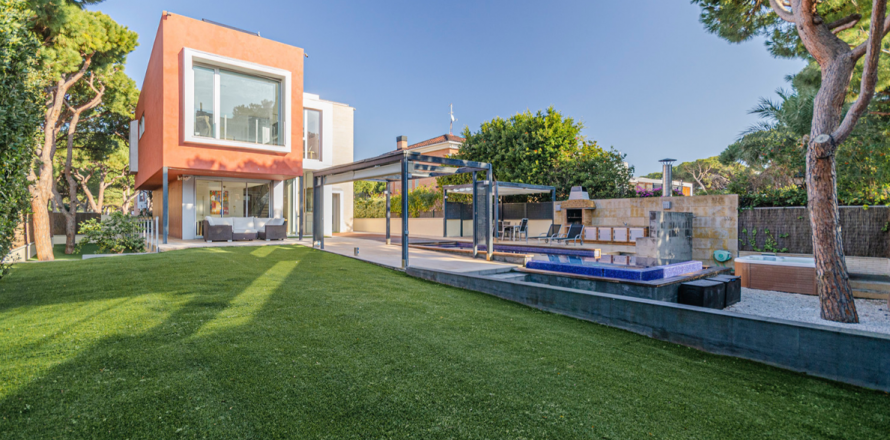 Hus Gava, Barcelona, Spanien 6 sovrum, 450 kvm. Nr. 22988