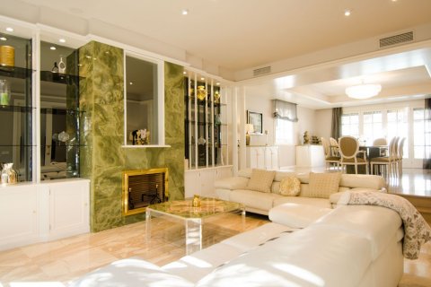 House for sale Castelldefels, Barcelona, Spain 4 bedrooms, 600 sq.m. No. 22838 - photo 26