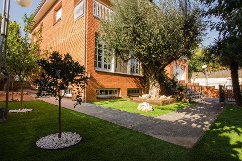 House for sale Castelldefels, Barcelona, Spain 4 bedrooms, 600 sq.m. No. 22838 - photo 1