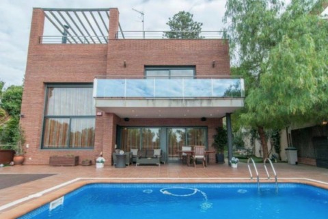 House for sale Castelldefels, Barcelona, Spain 4 bedrooms, 368 sq.m. No. 22995 - photo 1