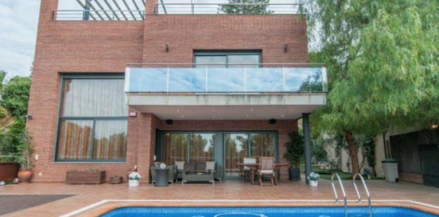 House Castelldefels, Barcelona, Spain 4 bedrooms, 368 sq.m. No. 22995