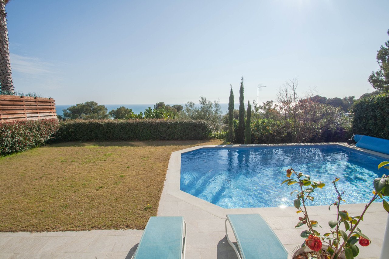 Talo Castelldefels, Barcelona, Espanja 4 makuuhuonetta, 312 m2 No. 22993