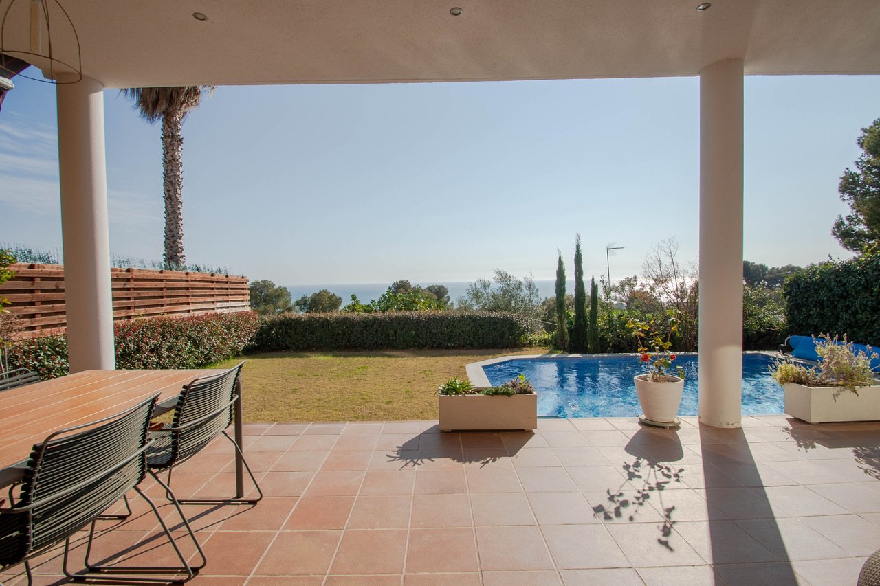 Talo Castelldefels, Barcelona, Espanja 4 makuuhuonetta, 312 m2 No. 22993